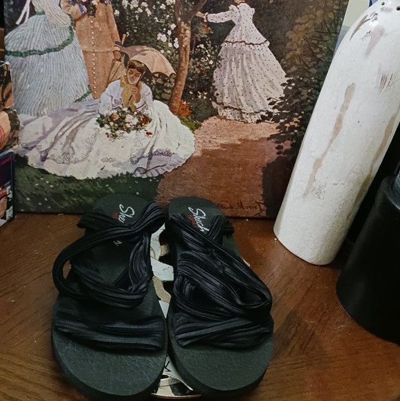 🆕Skechers♥️Black yoga comfortable Slippers on Sandals - Picture 6 of 8